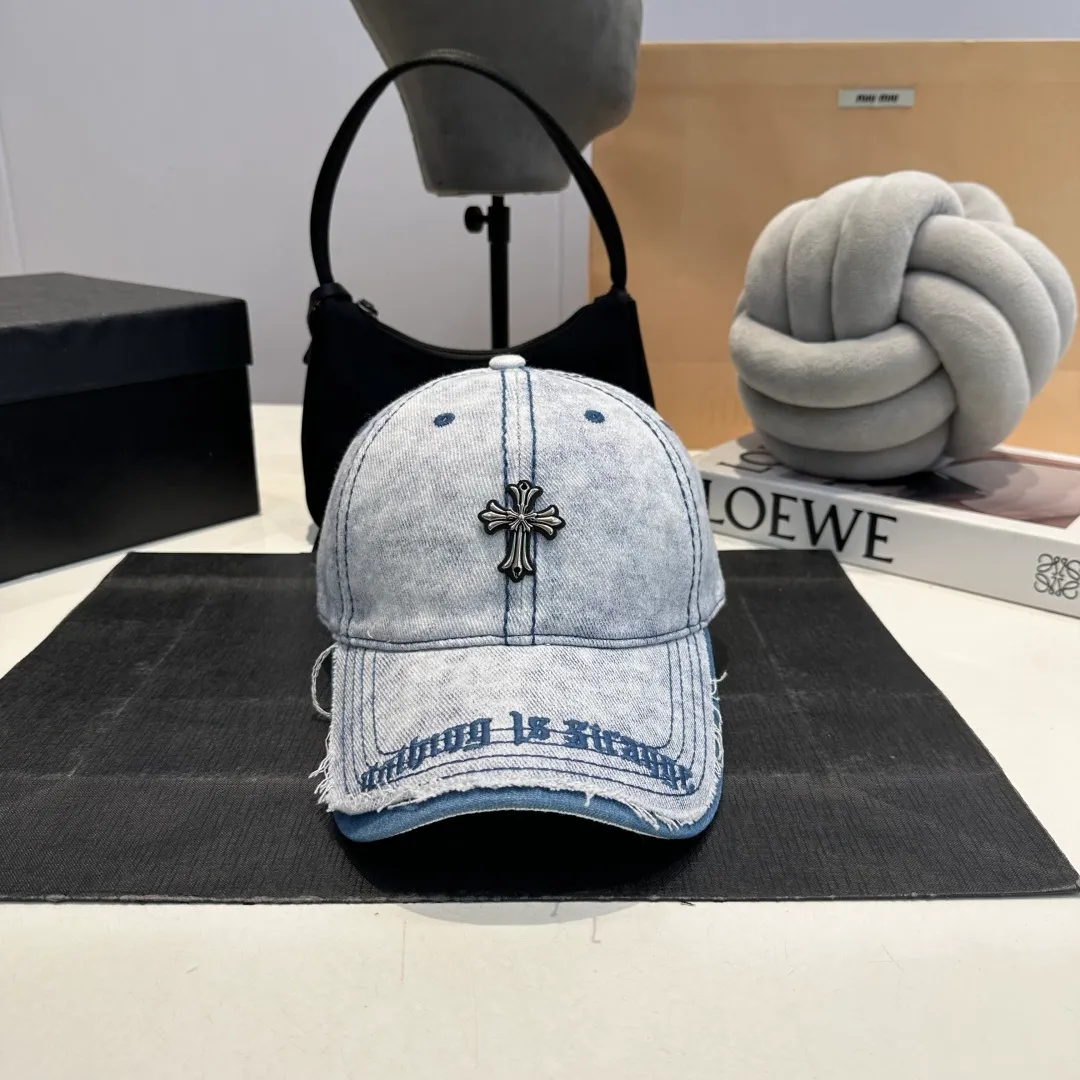 P60 Crow Heart 🆕🆕New baseball cap, stylish and classic cross logo, casual with a cool feeling, unisex style, same style for men and women! Very easy to match! Head circumference: 56-58cm is available
